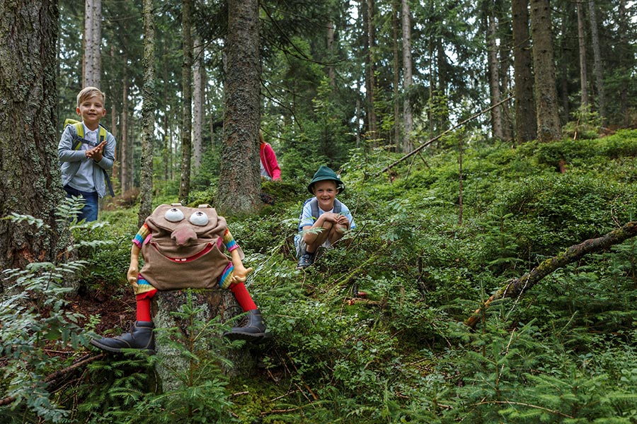 Kinder Spielen Mit Rudi Rucksack Im Wald